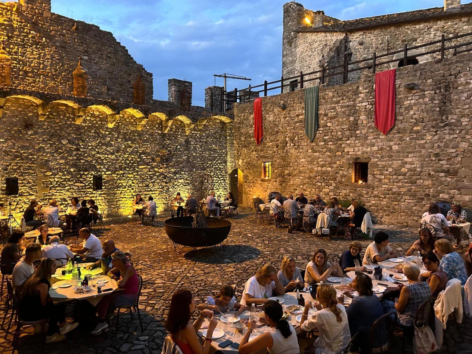 Tenuta Castel Dell'Aquila Gragnola ภายนอก รูปภาพ